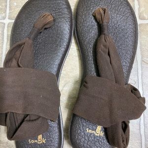 EUC Women’s Sanuk Sling Sandals size 9